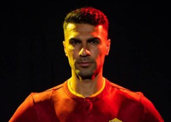 روما يضم لاعب الظهير الأيمن شيليك من ليل الفرنسي