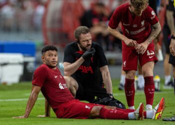 إصابة لاعب ليفربول أوكسليد-تشامبرلين