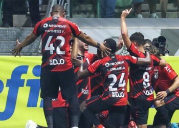 أتلتيكو باراناينسي يهزم متصدر الدوري البرازيلي