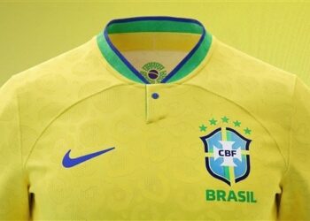 “السيليساو” يكشف عن قميص كأس العالم 2022
