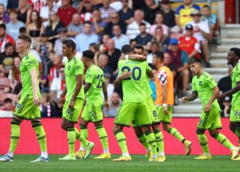 مانشستر يونايتد يصعد للمركز السادس في الدوري الإنجليزي