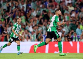 بيتيس يفوز على أوساسونا ويتصدر الليغا