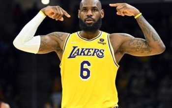 ليكرز ينجح بتجديد عقد ليبرون جيمس