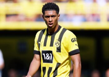 مدير الكرة بنادي دورتموند يستبعد رحيل بيلينغهام