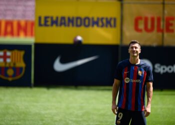 ليفاندوفسكي يعيش أول أيامه في كامب نو