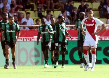 لانس يقسو على موناكو ويتصدر الدوري الفرنسي