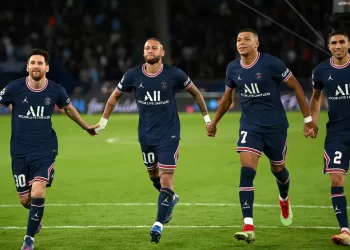 الجماهير الباريسية تنفجر غضبا على ميسي بسبب حكيمي