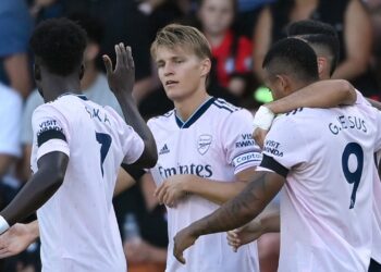 أرسنال يواصل انطلاقته القوية في الدوري الإنجليزي