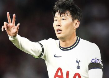 هاتريك سون يقود توتنهام لفوز ساحق على ليستر في الدوري الإنجليزي