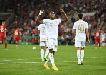 تيل أصغر لاعب يسجل لبايرن ميونخ في مباراة رسمية