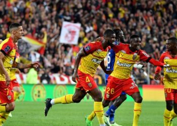 لانس يفوز على تروا يتصدر الدوري الفرنسي بشكل مؤقت