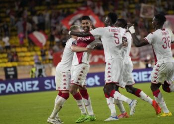 موناكو يلدغ ليون بثنائية في الدوري الفرنسي