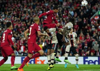 ماتيب يقود ليفربول للفوز على أياكس العنيد