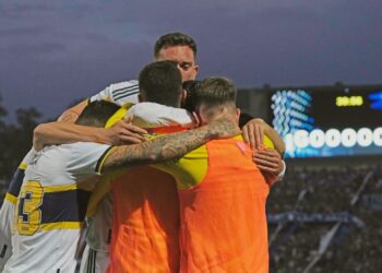 بوكا جونيورز يتصدر الدوري الأرجنتيني