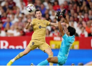 بونو والنصيري يسقطان أمام برشلونة بثلاثية