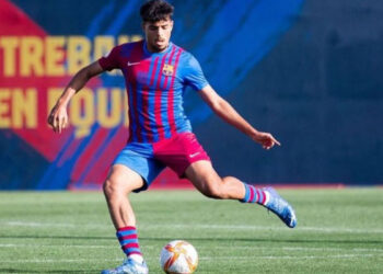 برشلونة الإسباني يجدد عقد شادي رياض