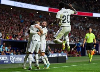 10 حقائق.. ريال مدريد يحافظ على قمة “الليغا” وبرشلونة يلاحقه