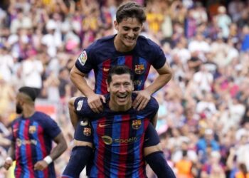 برشلونة يهزم إلتشيه بثلاثية ويرتقي لصدارة الليغا