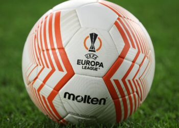 تحديد موعد المباراة المؤجلة بين أرسنال وإيندهوفن في الدوري الأوروبي