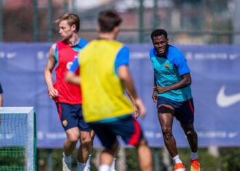 برشلونة يعلن انضمام فرانك كيسي لقائمة المصابين