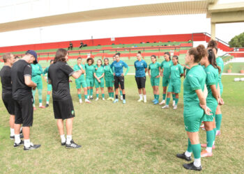المنتخب الوطني لكرة القدم النسوية يخوض أول حصة تدريبية باسبانيا