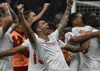 روما يهزم إنتر ميلان ويضاعف محنه في الدوري الإيطالي