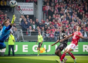 لوريان يواصل انتصاراته ويقفز لوصافة الدوري الفرنسي