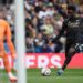 أرسنال يفوز على ليدز ويعزز صدارته وليفربول يلحق أول هزيمة بالسيتي في الدوري الإنجليزي