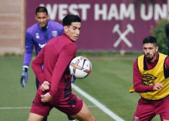 نايف أكرد يعود للتدريبات استعدادا لكأس العالم