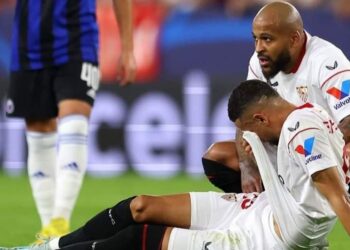 مدرب إشبيلية يكشف مدى خطورة إصابة النصيري