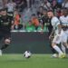 ريال مدريد لتعزيز موقعه في صدارة الدوري الإسباني