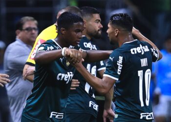 بالميراس يكتسح كوريتيبا ويعزز صدارته للدوري البرازيلي