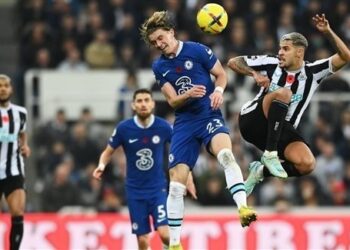 الدوري الإنجليزي: تشيلسي يسقط في فخ الهزيمة أمام نيوكاسل وتوتنهام يقضي على ليدز في مباراة مجنونة