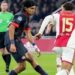 إيندهوفن يهزم غريمه أياكس ويعتلي قمة الدوري الهولندي