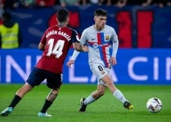برشلونة يعود بفوز شاق من أرض أوساسونا ويعزز صدارة لليغا