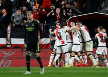 رايو فاليكانو يفوز على ريال مدريد ويؤمن للبرسا صدارة الليغا
