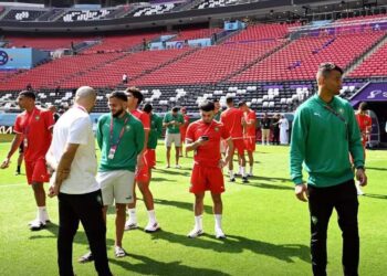 بالصور…المنتخب المغربي يتفقد أرضية ملعب البيت قبل مواجهة كرواتيا