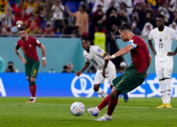 رونالدو يقود البرتغال لتجاوز غانا بصعوبة بثلاثية