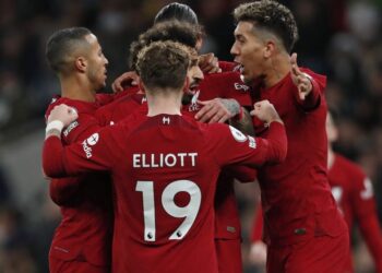 صلاح يقود ليفربول لهزم توتنهام واستعادة نغمة الانتصارات في الدوري الإنجليزي الممتاز