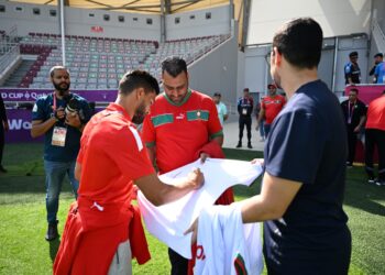 فيديو…لقاء بعض لاعبي المنتخب الوطني مع الجماهير المغربية بقطر