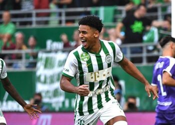 مايي يسجل هدفين ويقود فريقه لصدارة الدوري المجري