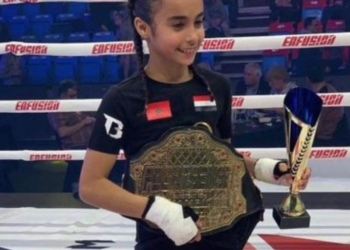 المغربية أميرة الطاهري تفوز ببطولة العالم لرياضة الكيك بوكسينغ