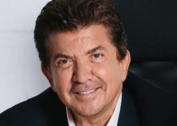 وليد توفيق يُهدي المنتخب الوطني المغربي أغنية قبل مواجهة فرنسا اليوم