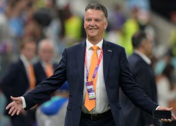 لويس فان خال يساند الأسود أمام فرنسا