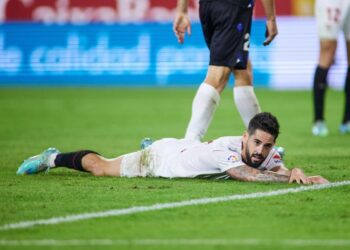 إيسكو يفسخ عقده مع إشبيلية بالتراضي