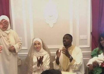 زوجة ديمبلي تساند الأسود تتجاهل زوجها الفرنسي