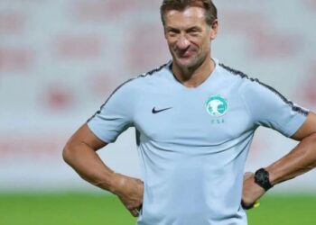الجماهير الجزائرية تطالب بإقالة بلماضي والتعاقد مع هيرفي رونار