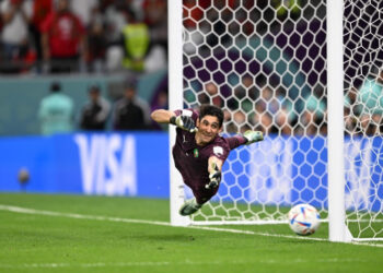 مانشستر يونايتد يسعى لضم الحارس المغربي ياسين بونو