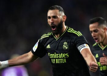 بنزيمة يقود ريال مدريد للعودة لصدارة “الليغا” بثنائية في بلد الوليد
