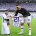 سفيان رحيمي يُحقق أمنية أصغر مشجع للعين الإماراتي
